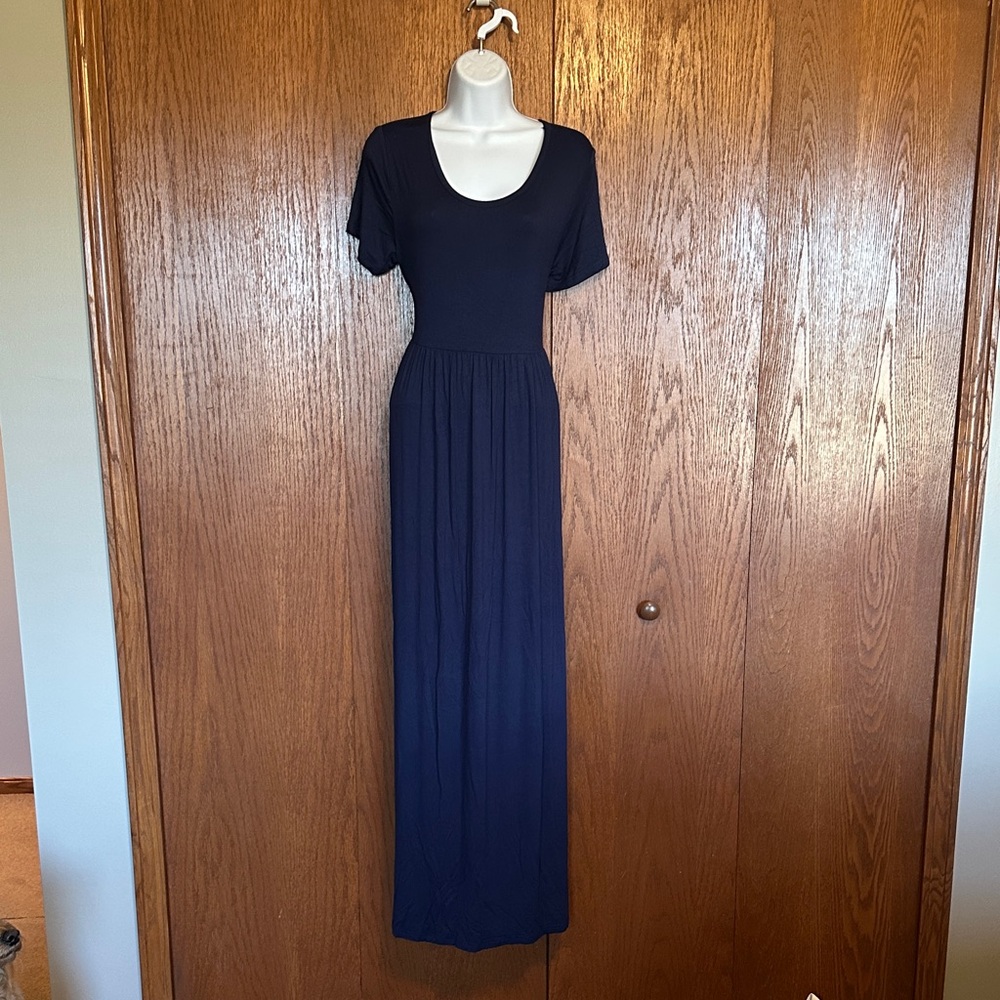 Scoop-Neck Navy Short Sleeve Maxi Dress